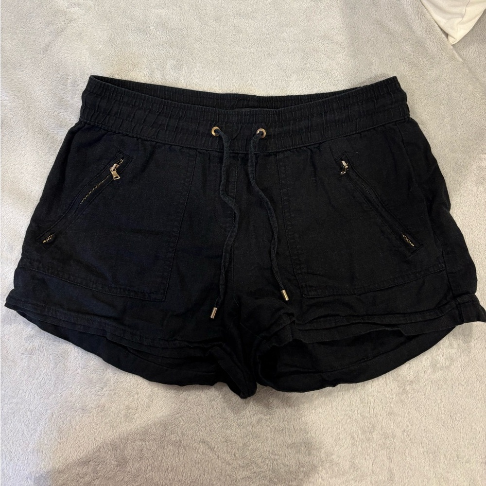 DYNAMITE FLOWY SHORTS